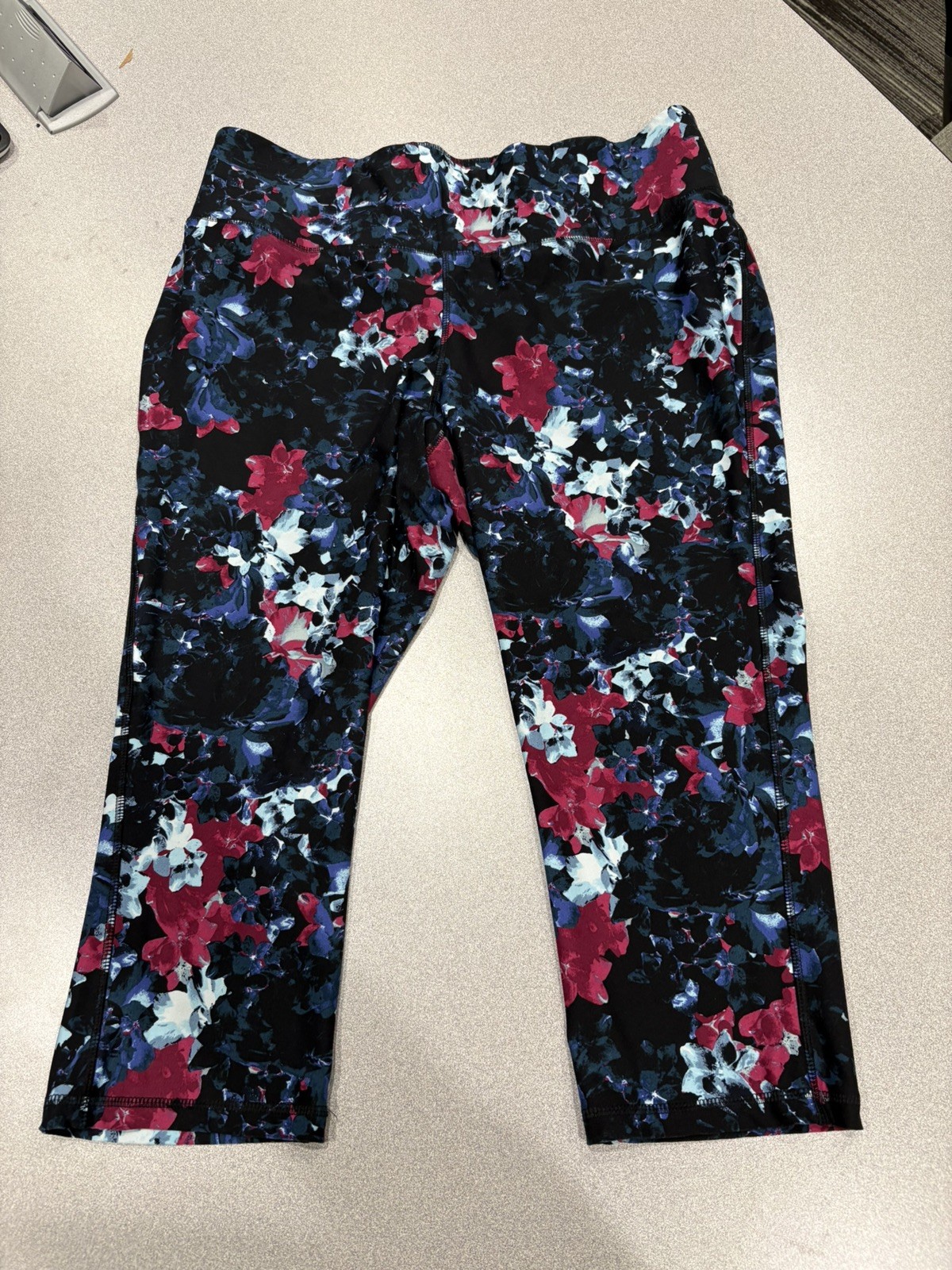 Women\'s Livi Lane Bryant 18/20 Floral Pattern High Rise Capri Leggings