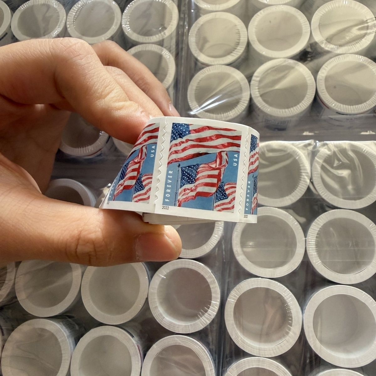 1 roller 100 Count Roll of 2022 USPS For-ever Flag Stamps (Mint, Never Hinged) 1 roller 100 Count Roll of 2022 USPS For-ever Flag Stamps (Mint, Never Hinged)