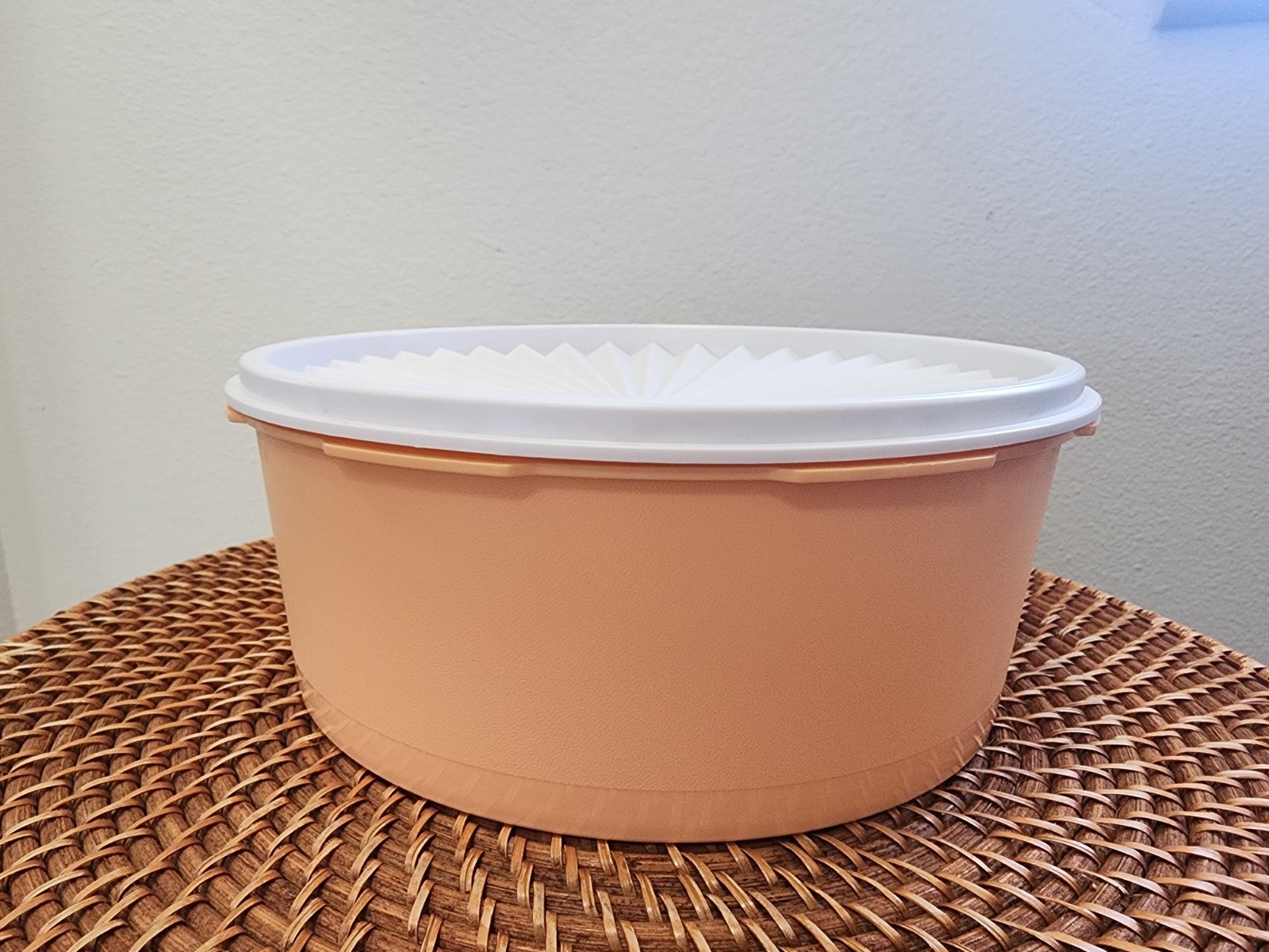 Tupperware Servalier Stacking Canister Juicy Peach 7.5 Cups/1.8 L NEW no box Tupperware Servalier Stacking Canister Juicy Peach 7.5 Cups/1.8 L NEW no box