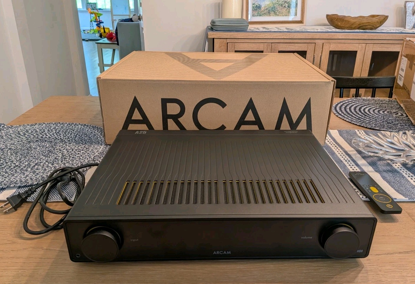 Arcam A25 Class G 100W 2-Ch Integrated Amplifier Black w/ Remote and Box Arcam A25 Class G 100W 2-Ch Integrated Amplifier Black w/ Remote and Box