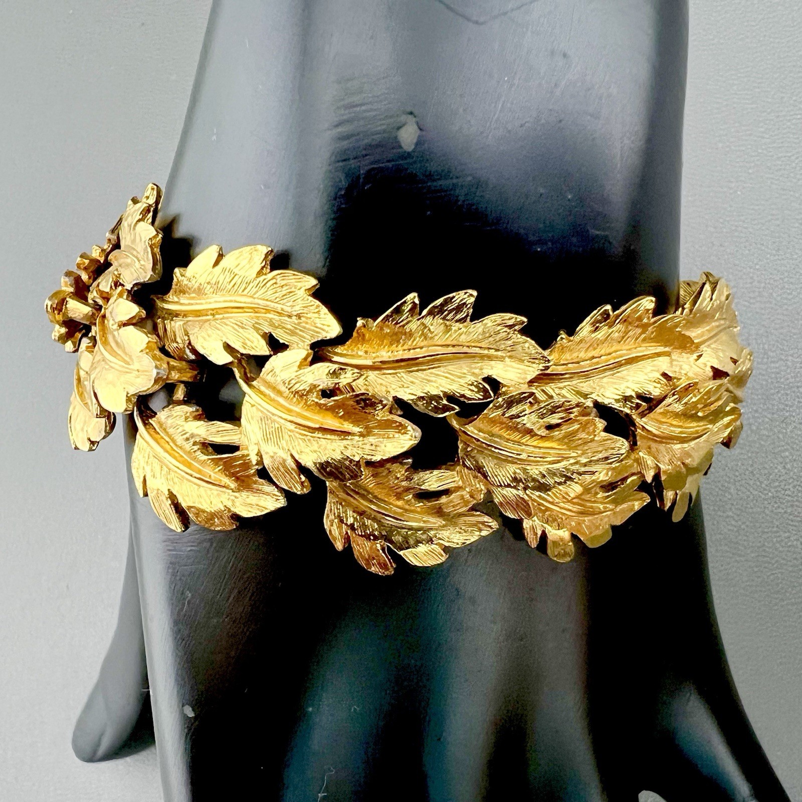 Vintage Napier Bracelet Brushed Gold Tone Leaf Link 1980s Signed 6.5”