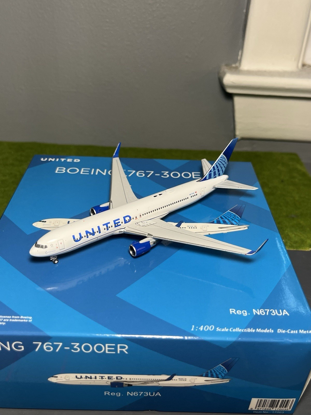 1:400 NGmodels United Airlines Boeing 767-300ER Passenger Airplane Diecast Model 1:400 NGmodels United Airlines Boeing 767-300ER Passenger Airplane Diecast Model