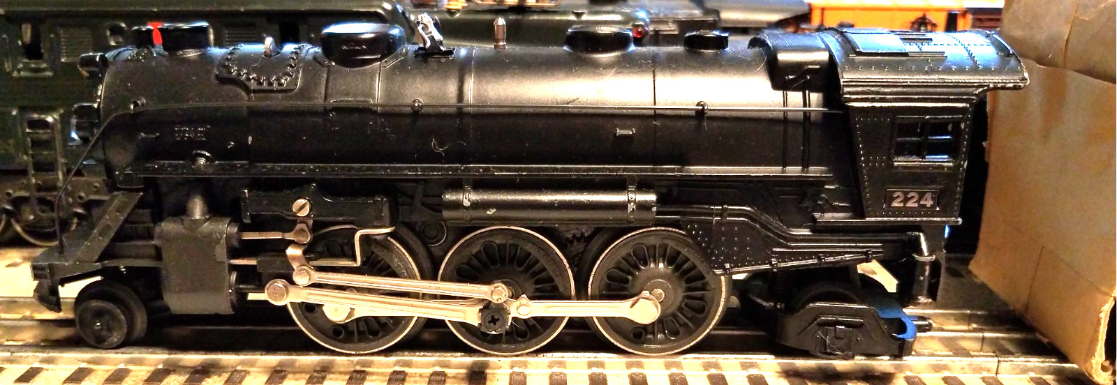 Lionel 224 LOCOMOTIVE ONLY IN VERY GOOD CONDITION IN OB CLEAN AND IT RUNS WELL. Lionel 224 LOCOMOTIVE ONLY IN VERY GOOD CONDITION IN OB CLEAN AND IT RUNS WELL.