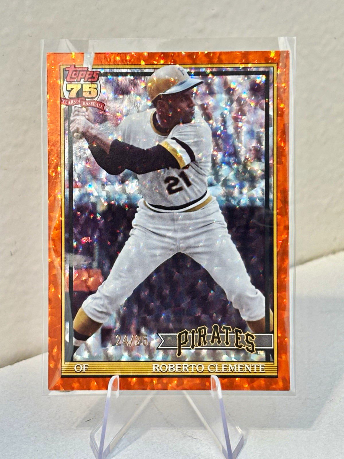 Topps 2026 Series 1 Roberto Clemente Pirates #161 Crackfoil Parallel 24/25 Topps 2026 Series 1 Roberto Clemente Pirates #161 Crackfoil Parallel 24/25
