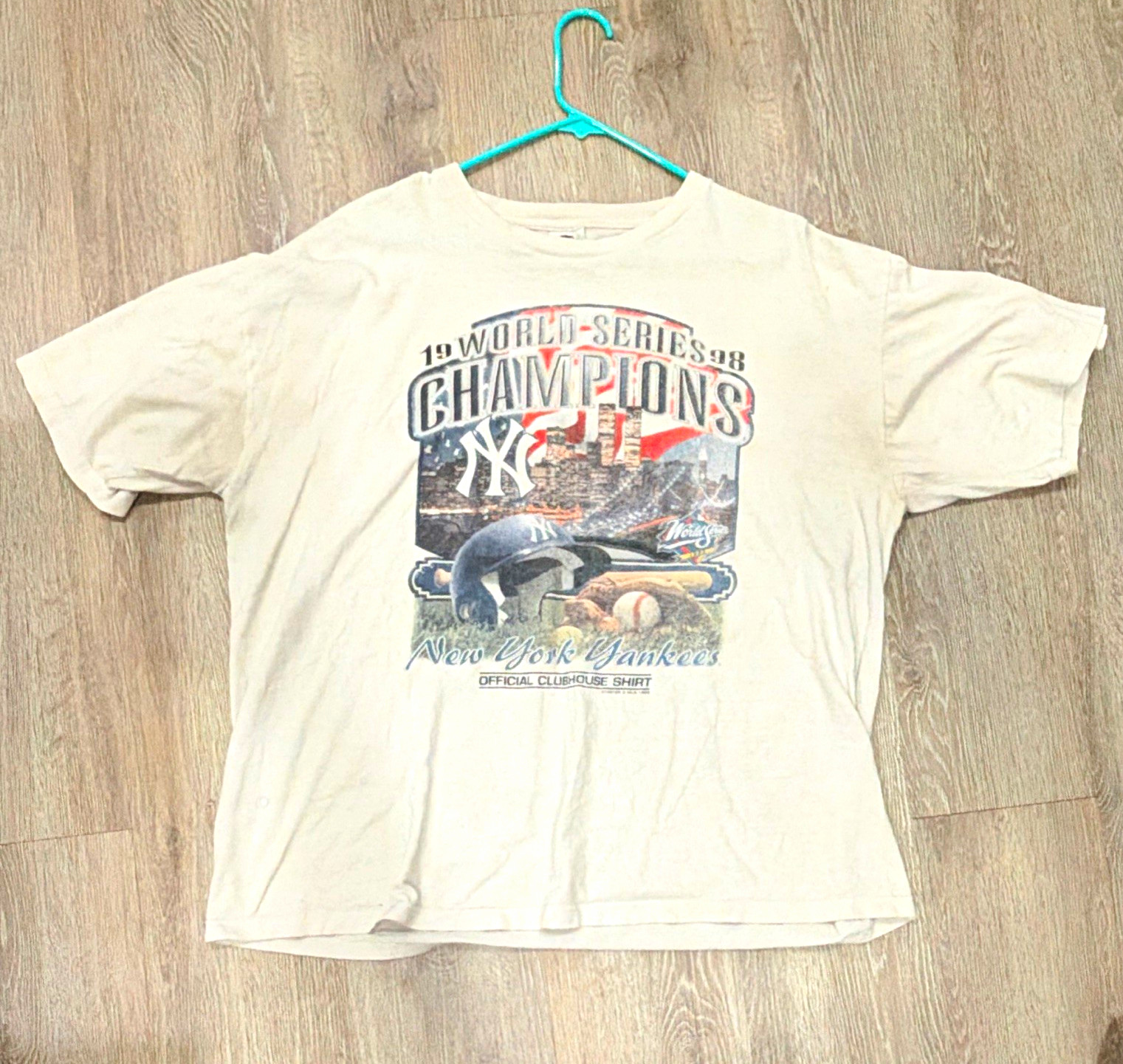 Starter New York Yankees 1998 World Series Champions White Shirt, XL Starter New York Yankees 1998 World Series Champions White Shirt, XL