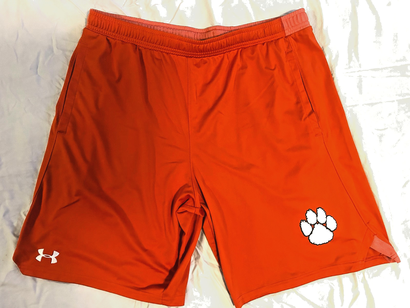 Under Armour Mens Orange HeatGear Athletic Training Gym Shorts Size XL Paw Print