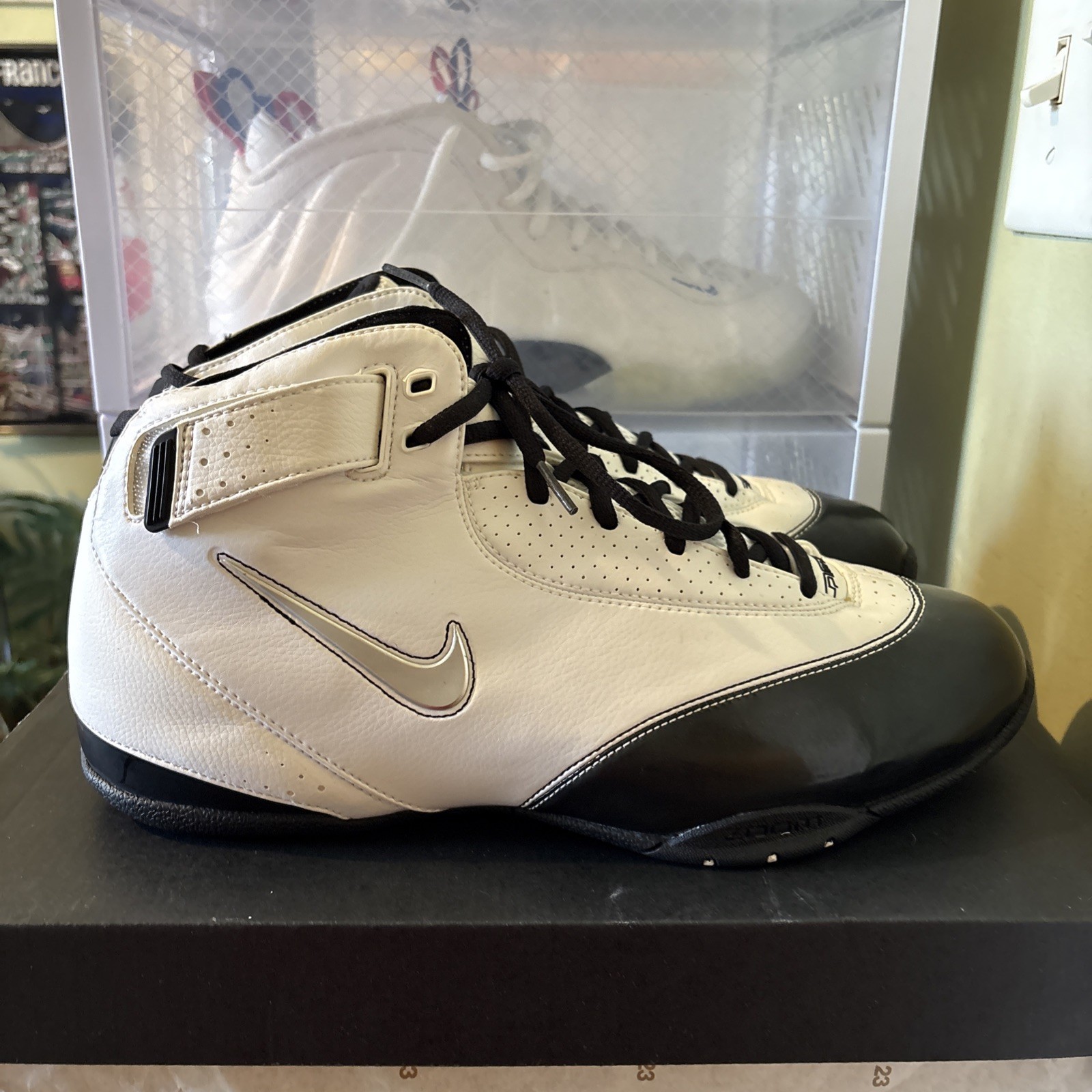 2007 NIKE Uptempo Zoom Basketball Shoes Size 11 White/Black Classic OG 🔥NEW 2007 NIKE Uptempo Zoom Basketball Shoes Size 11 White/Black Classic OG 🔥NEW
