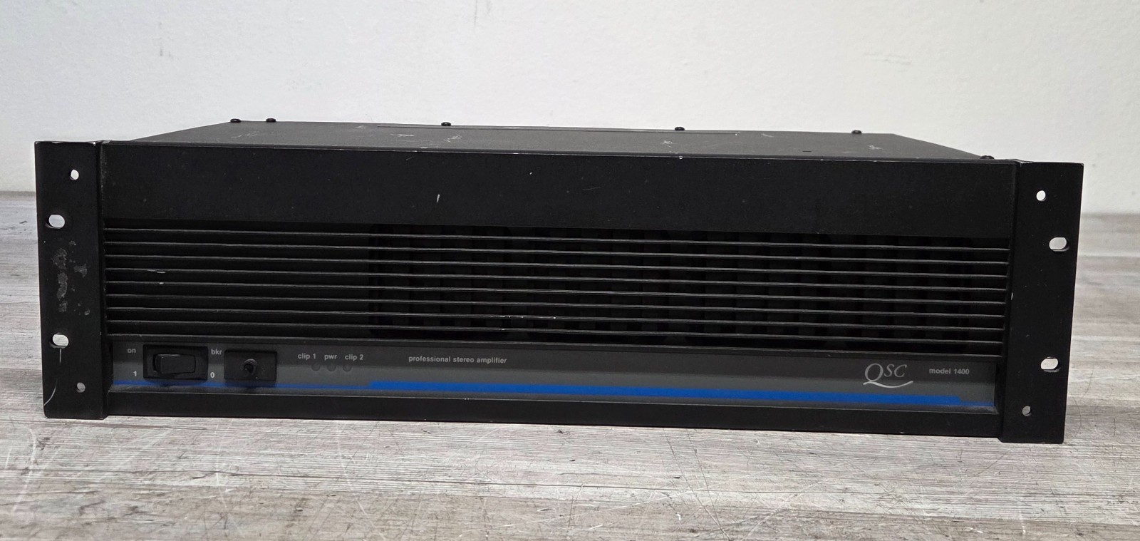QSC 1400 Professional Stereo Amplifier QSC 1400 Professional Stereo Amplifier