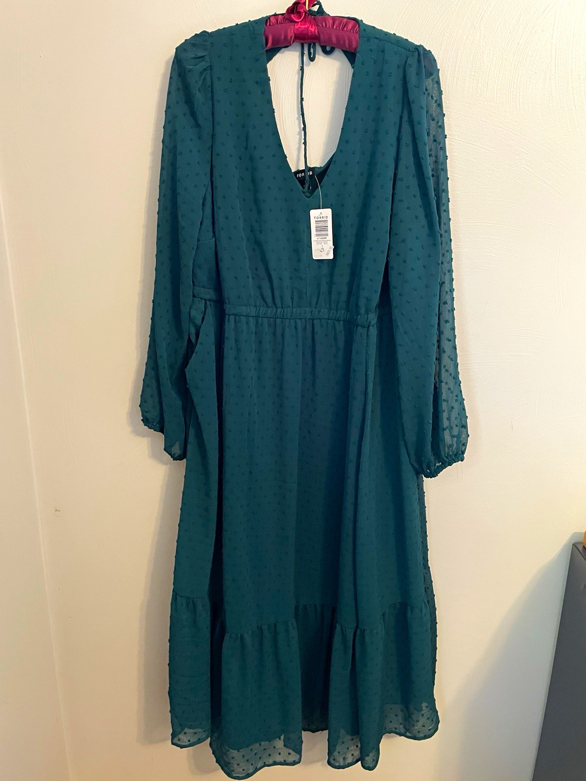 Torrid Women’s Green Textured Chiffon V-Neck A-Line Midi Dress Size 1 NWT Torrid Women’s Green Textured Chiffon V-Neck A-Line Midi Dress Size 1 NWT