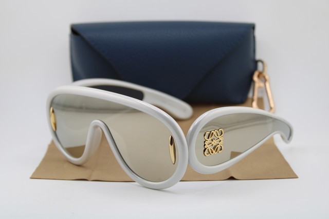 NEW LOEWE LW40108I 24C GREY GLITTER GOLD AUTHENTIC SUNGLASSES 140-0 NEW LOEWE LW40108I 24C GREY GLITTER GOLD AUTHENTIC SUNGLASSES 140-0