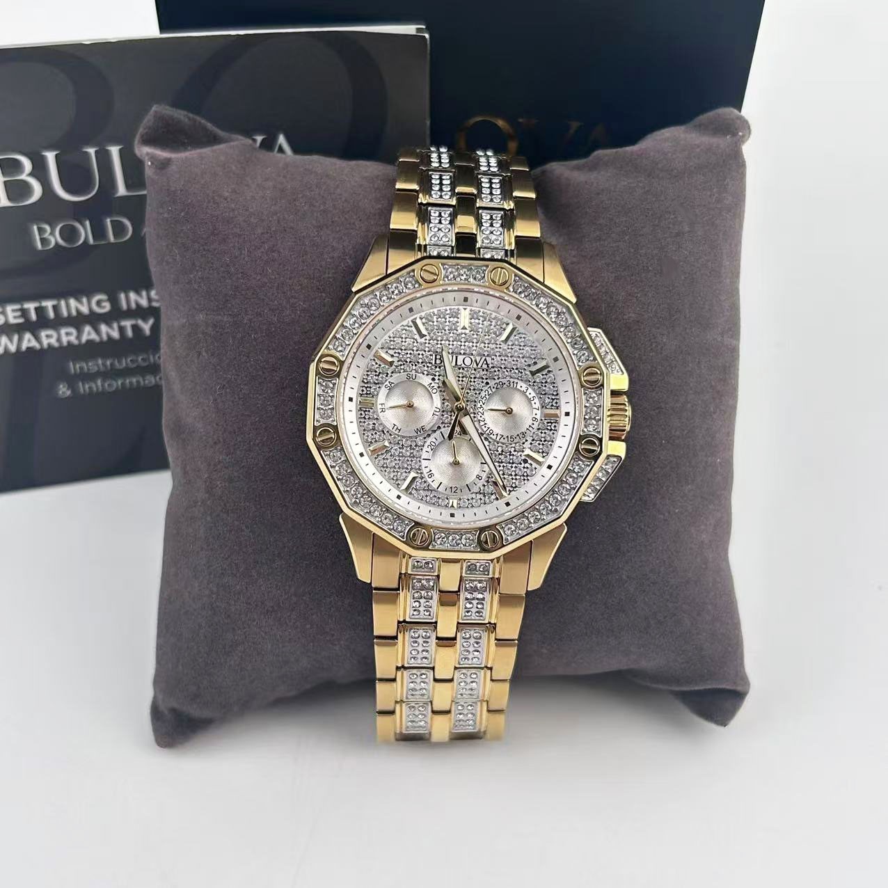 Bulova Octava 98C126 White Dial Gold-Tone Stainless Steel Men\'s Quartz Watch Bulova Octava 98C126 White Dial Gold-Tone Stainless Steel Men\'s Quartz Watch