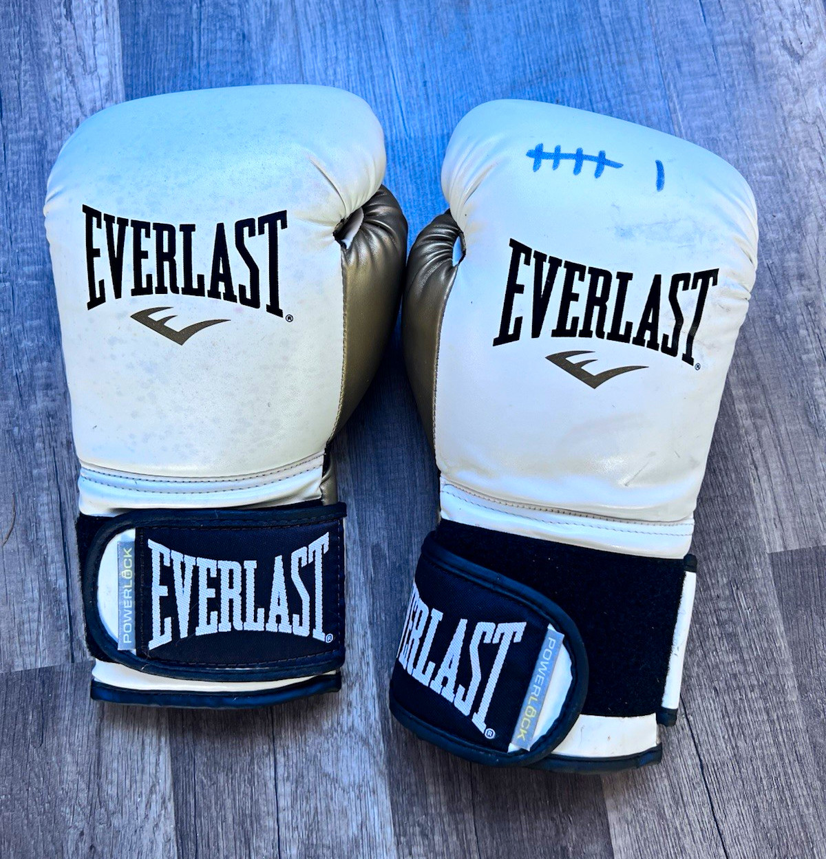 Everlast PowerLock Sparring Boxing Gloves 12 oz White/Gold/Black #36 Everlast PowerLock Sparring Boxing Gloves 12 oz White/Gold/Black #36