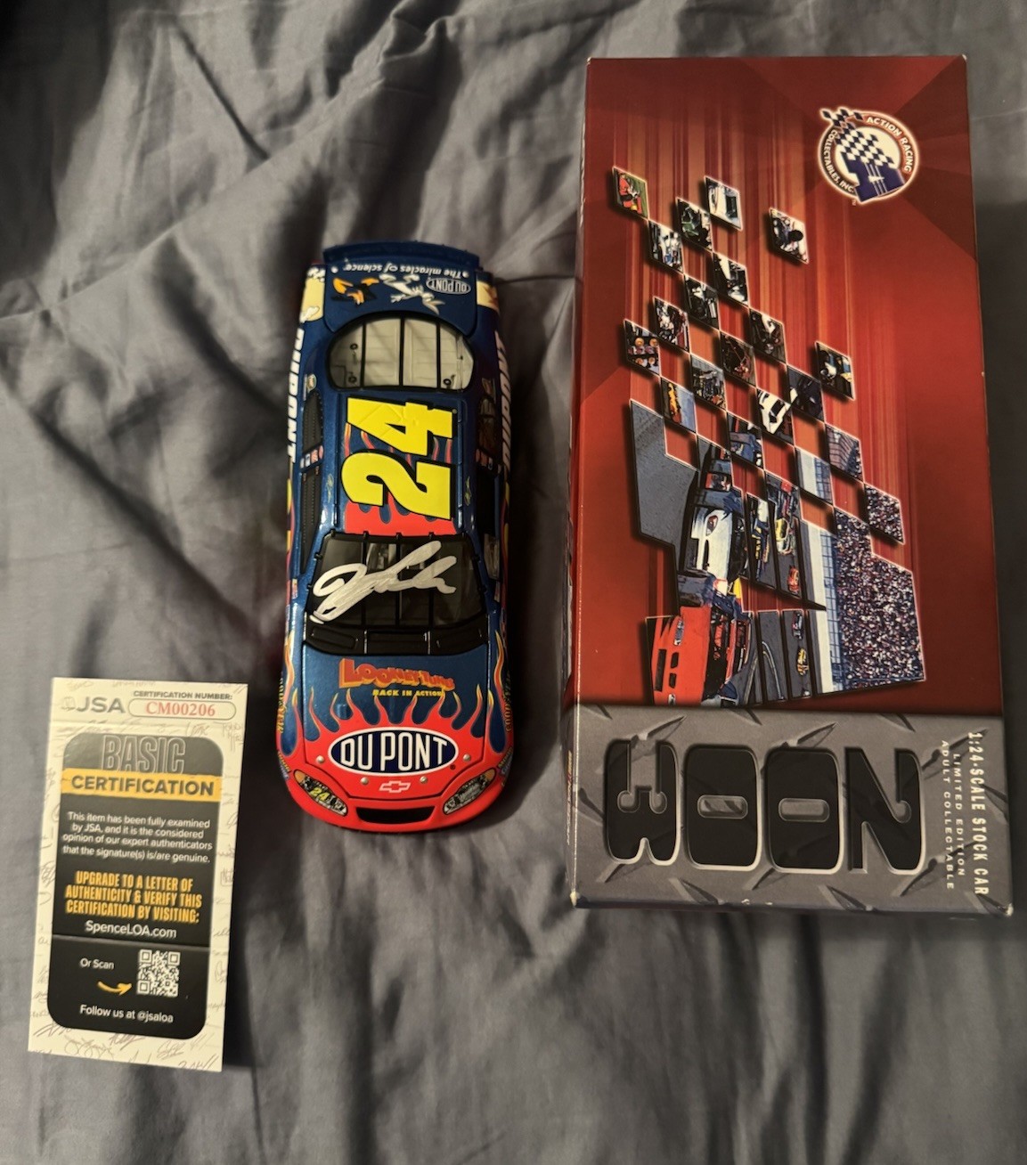 Jeff Gordon SIGNED AUTOGRAPHED 1:24 Diecast Car 2003 DuPont Looney Tunes JSA COA
