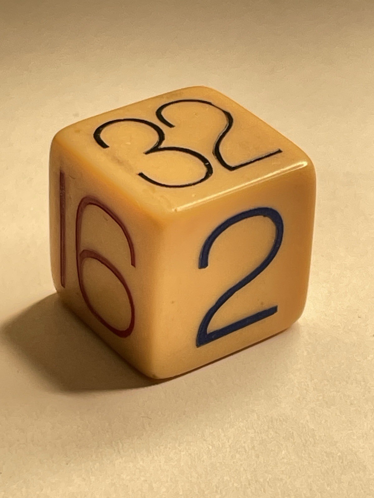 VINTAGE BUTTERSCOTCH BAKELITE CATALIN BACKGAMMON DOUBLING CUBE DICE VINTAGE BUTTERSCOTCH BAKELITE CATALIN BACKGAMMON DOUBLING CUBE DICE