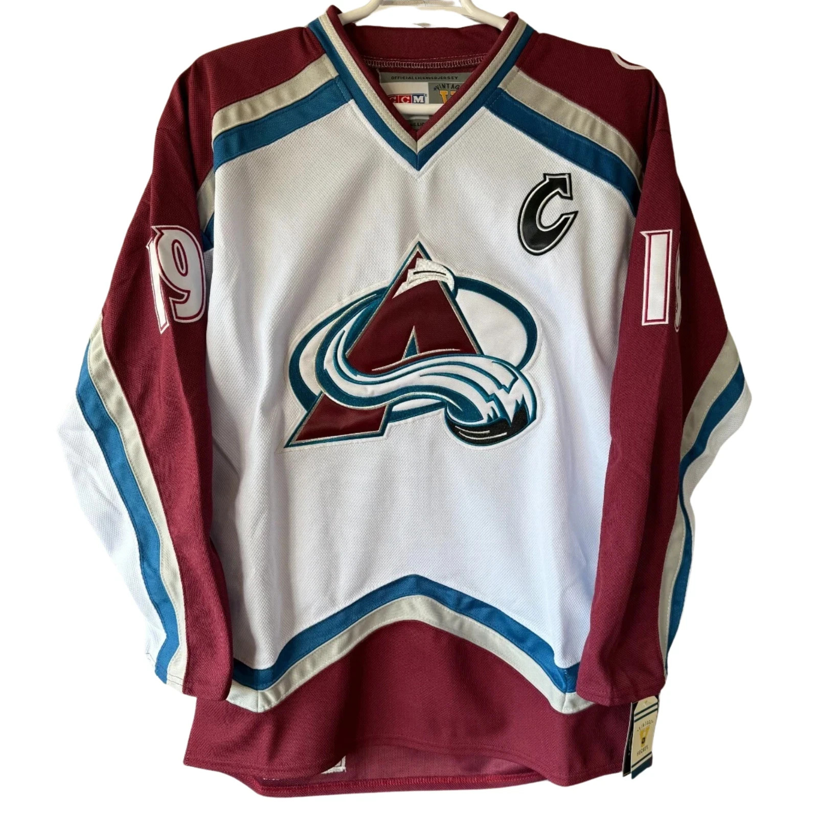 Joe Sakic Colorado Avalanche White Throwback CCM NHL Jersey Joe Sakic Colorado Avalanche White Throwback CCM NHL Jersey