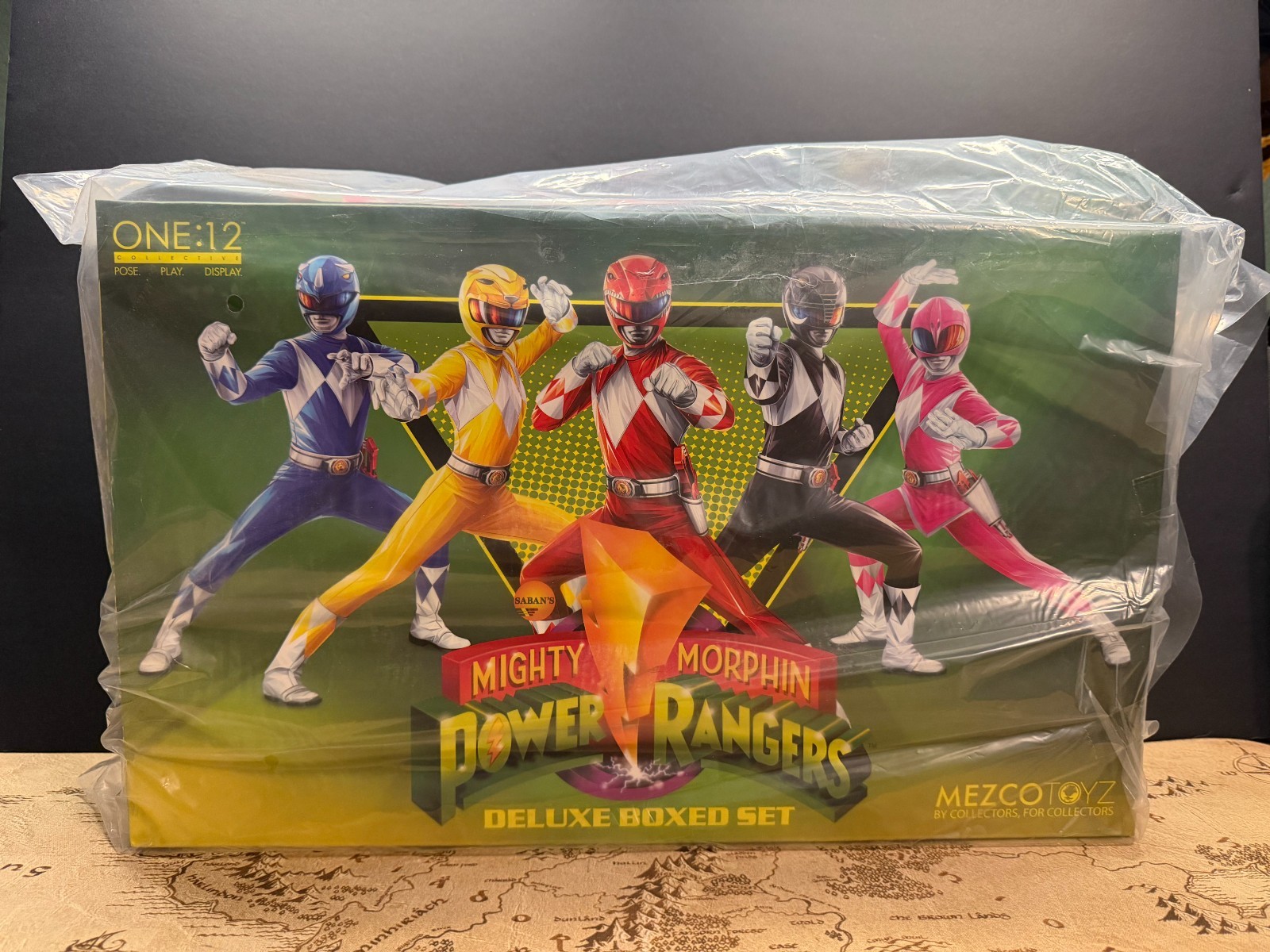 One:12 Collective Mighty Morphin Power Rangers Figure Deluxe Box Set Mezco Toys One:12 Collective Mighty Morphin Power Rangers Figure Deluxe Box Set Mezco Toys
