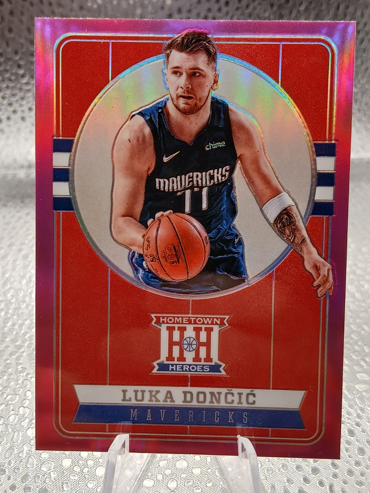 2019-20 Panini Chronicles - Hometown Heroes Optic Prizm Luka Dončić #549 Pink 2019-20 Panini Chronicles - Hometown Heroes Optic Prizm Luka Dončić #549 Pink