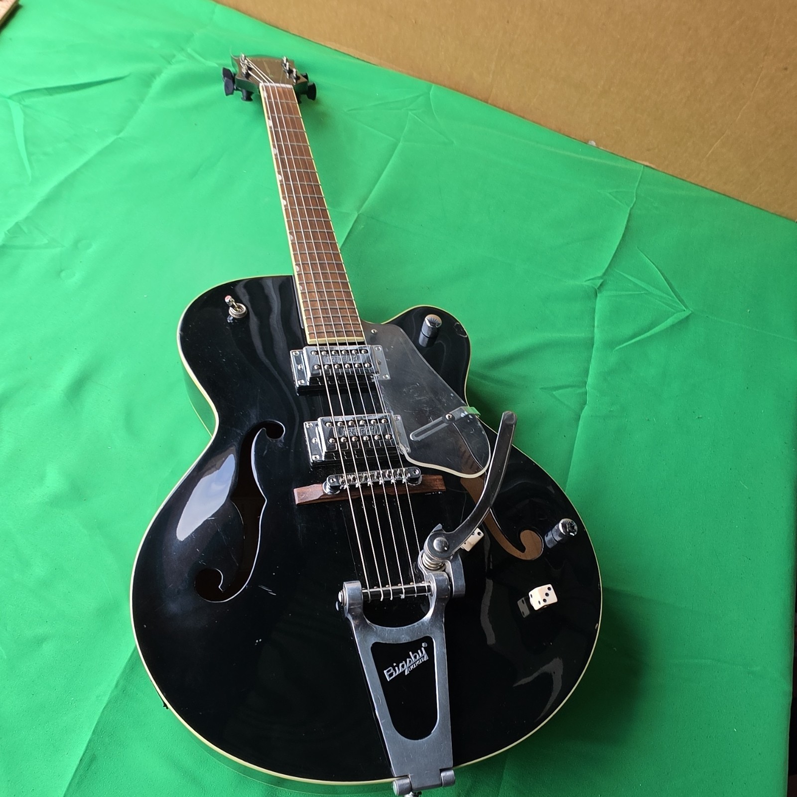 Gretsch Electromatic G5120 Hollow Body Electric Guitar Black w/ Bigsby, RH Gretsch Electromatic G5120 Hollow Body Electric Guitar Black w/ Bigsby, RH