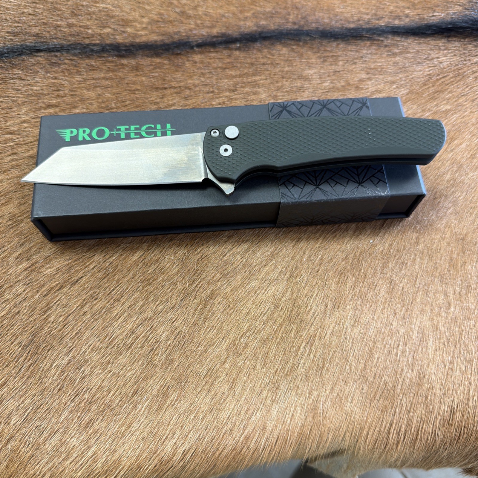 Pro-Tech 5406 Malibu Flipper Smokey gray DLC Finish -MagnaCut Textured green Pro-Tech 5406 Malibu Flipper Smokey gray DLC Finish -MagnaCut Textured green