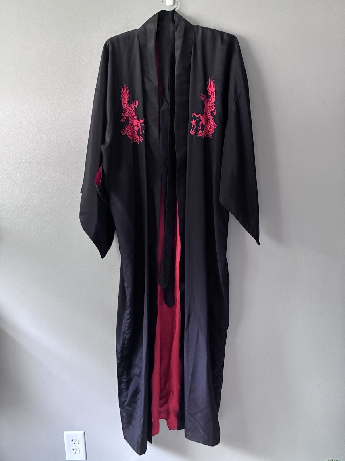 Authentic Japanese Polyester Black Kimono Robe with Red Dragon Embroidery Vtg Authentic Japanese Polyester Black Kimono Robe with Red Dragon Embroidery Vtg