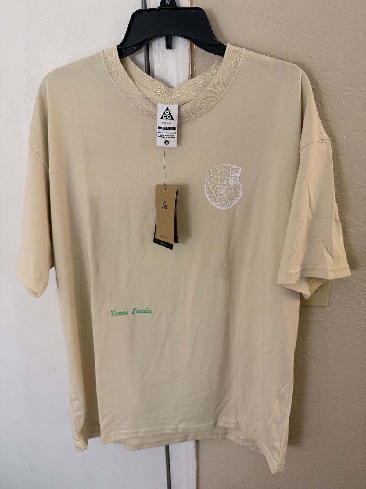 Nike ACG Dri-FIT Loose Fit Texas Fossils Graphic T-Shirt Mens Large HV1296-229 Nike ACG Dri-FIT Loose Fit Texas Fossils Graphic T-Shirt Mens Large HV1296-229