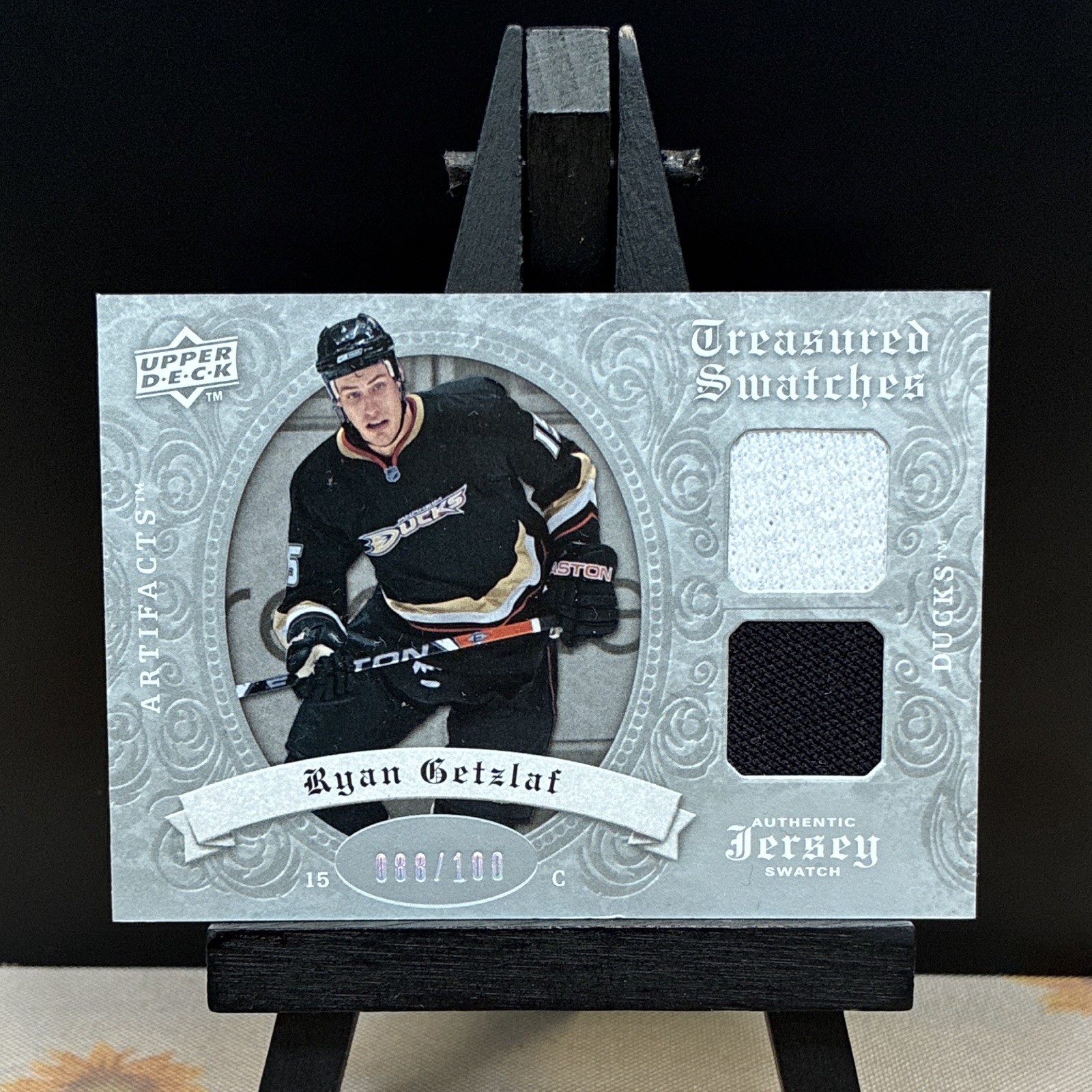Upper Deck 2008-09 Artifacts Treasured Swatches Getzlaf Dual Silver /100 Upper Deck 2008-09 Artifacts Treasured Swatches Getzlaf Dual Silver /100