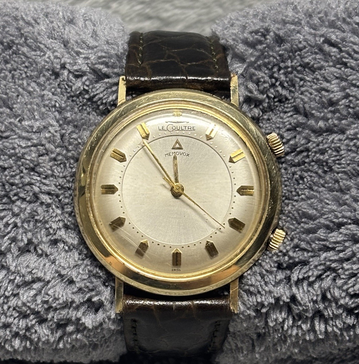 VINTAGE LECOULTRE MEMOVOX WRIST WATCH 10K GOLD FILLED W DARK MAHOGANY BROWN BAND