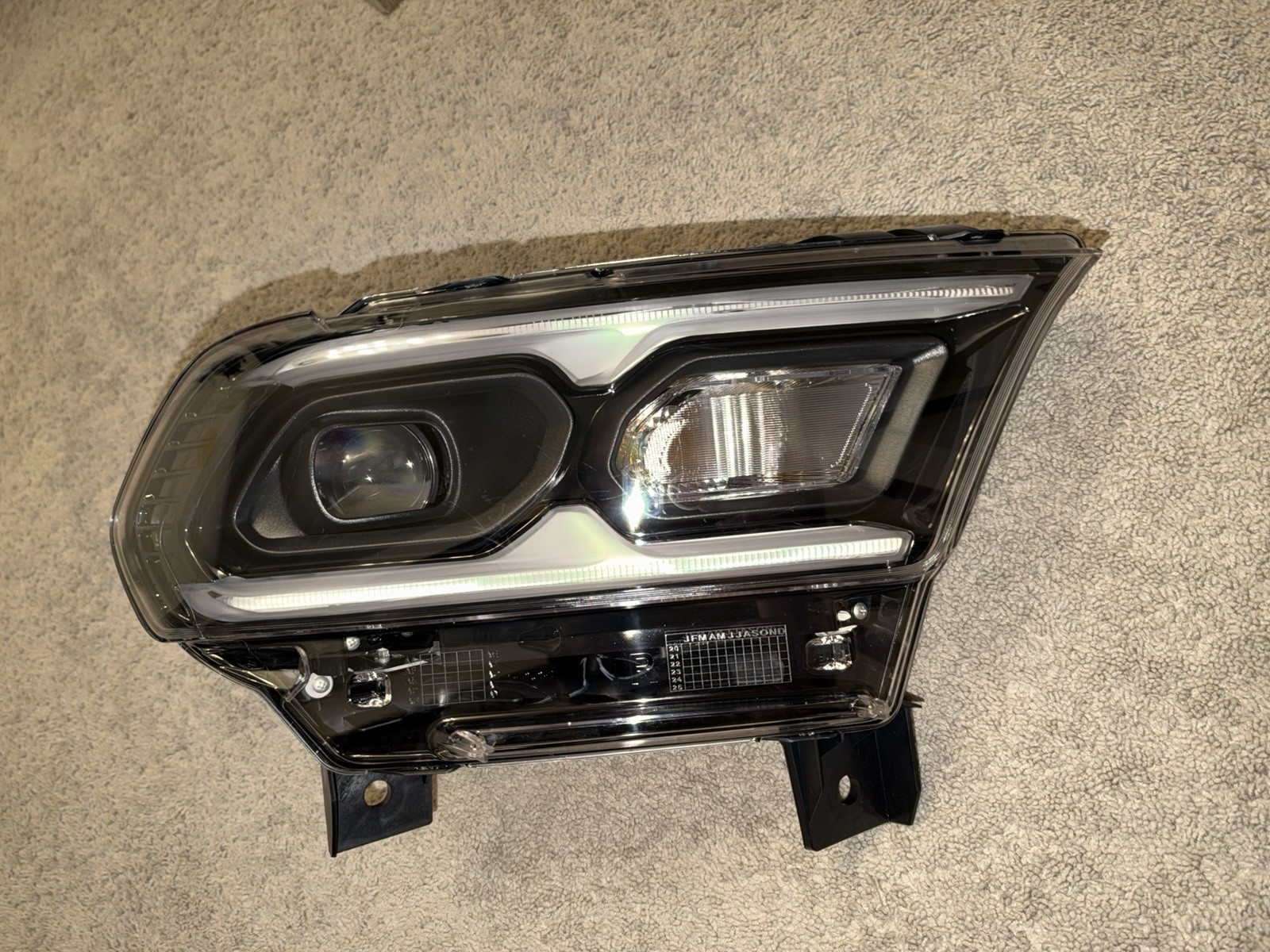2021-2024 Dodge Durango Passenger Side Halogen Headlight Assembly New 2021-2024 Dodge Durango Passenger Side Halogen Headlight Assembly New