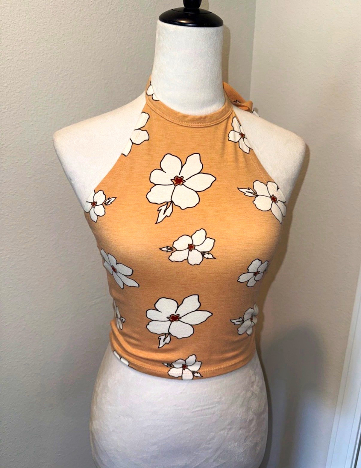 Forever 21 Peach Halter Floral Crop Top M Forever 21 Peach Halter Floral Crop Top M