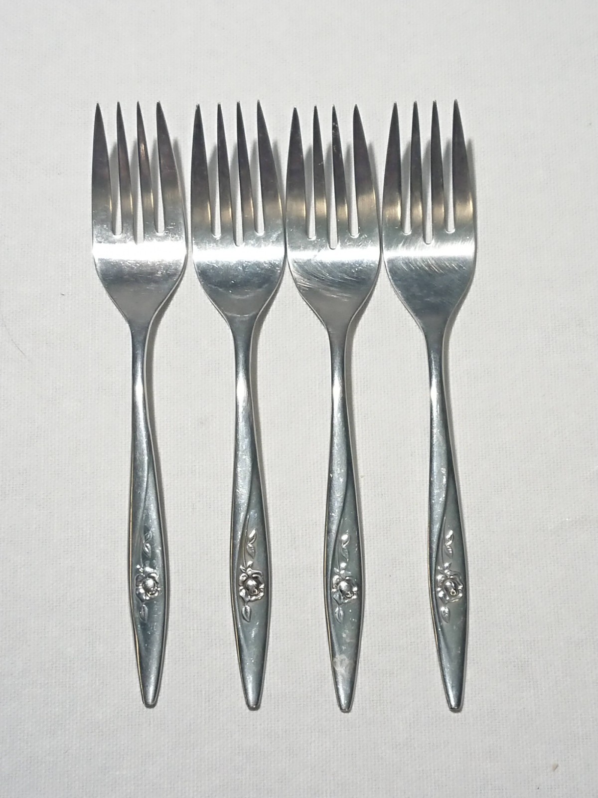 Oneida Deluxe Lasting Rose flatware choose your pieces Oneida Deluxe Lasting Rose flatware choose your pieces