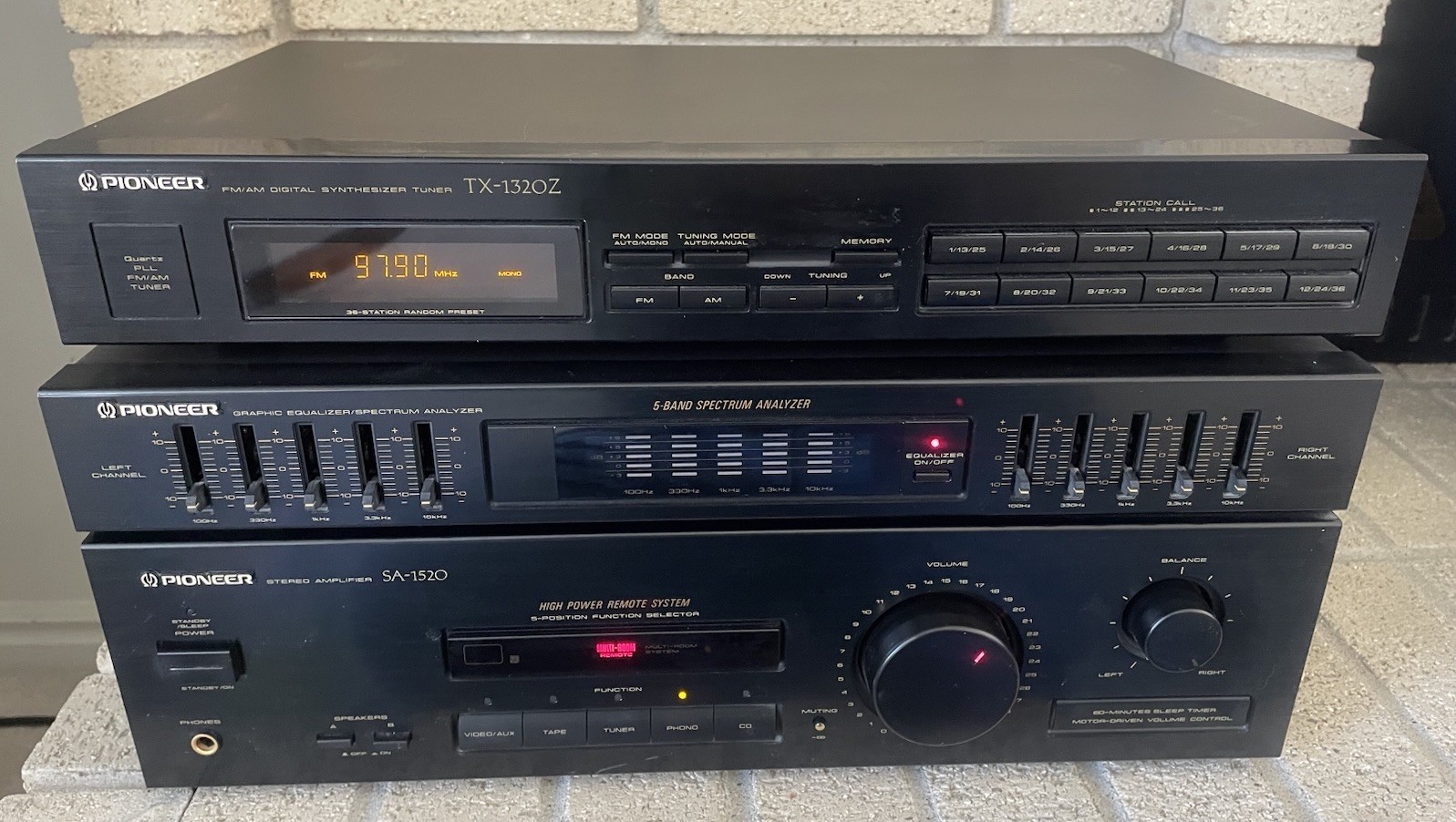 Pioneer SA-1520 Stereo Amplifier & TX-1320Z Digital Synthesizer FM/AM Tuner Pioneer SA-1520 Stereo Amplifier & TX-1320Z Digital Synthesizer FM/AM Tuner