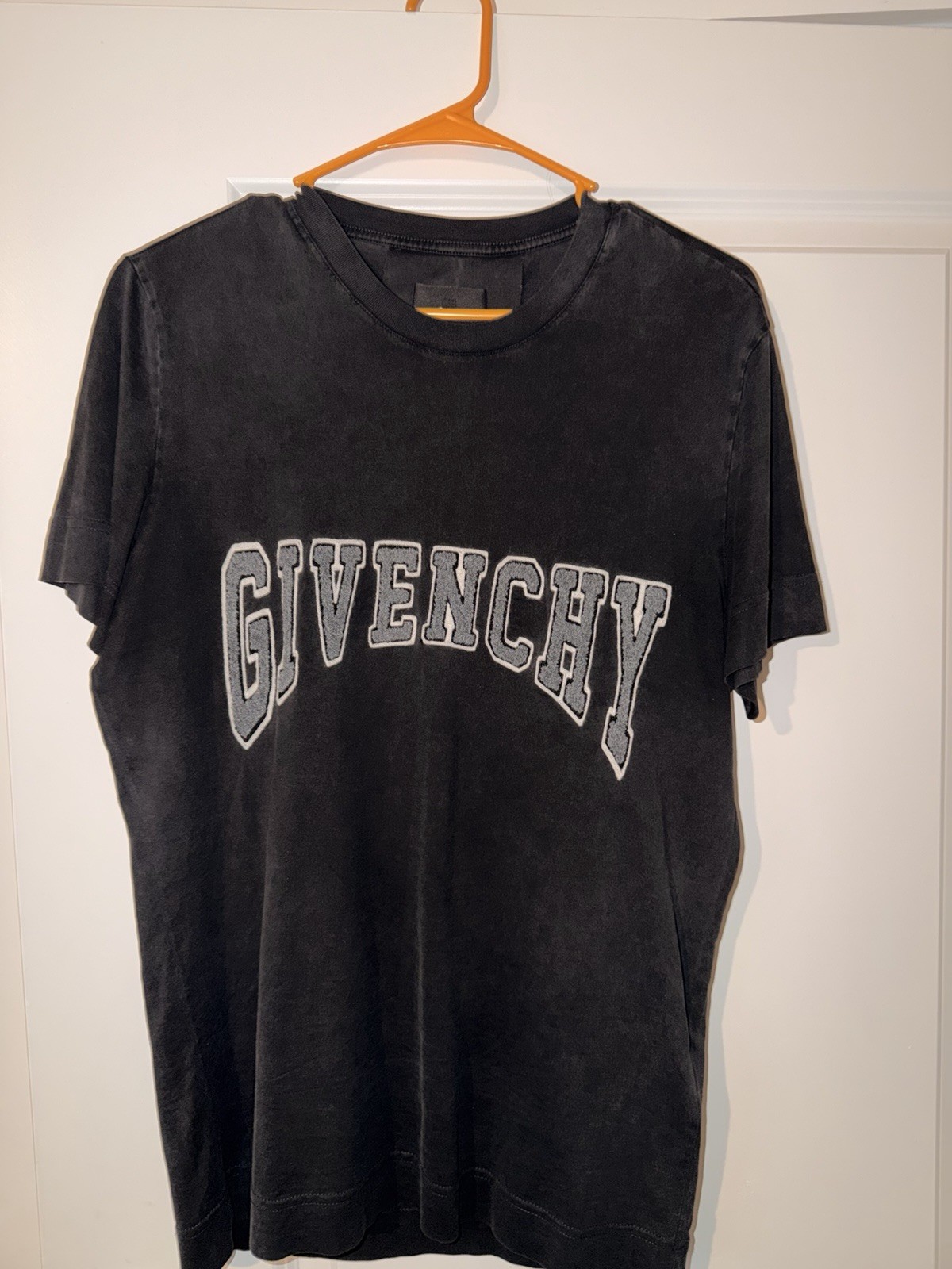 Givenchy Men\'s Embroidered College Logo T-Shirt in Faded Black Size S Fits M Givenchy Men\'s Embroidered College Logo T-Shirt in Faded Black Size S Fits M