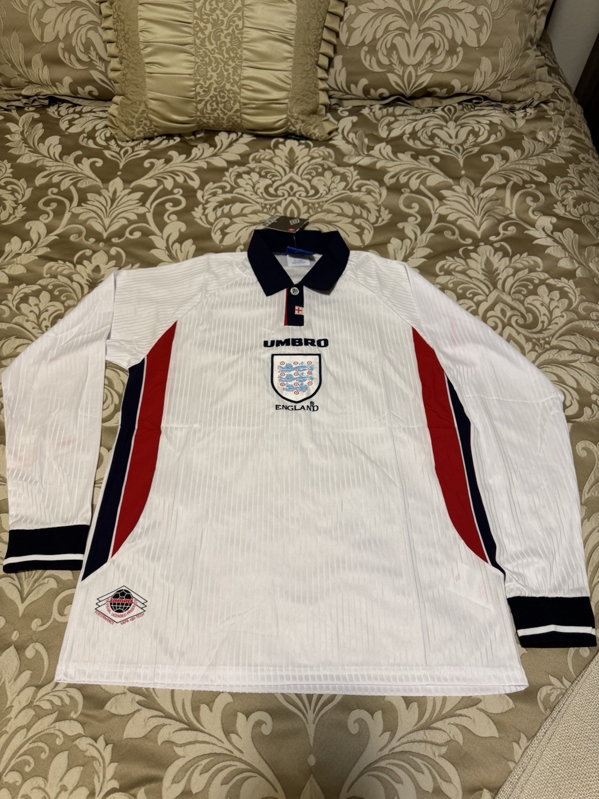 Vintage 1997/1998 Umbro World Cup England Men’s Soccer Jersey Size L Vintage 1997/1998 Umbro World Cup England Men’s Soccer Jersey Size L