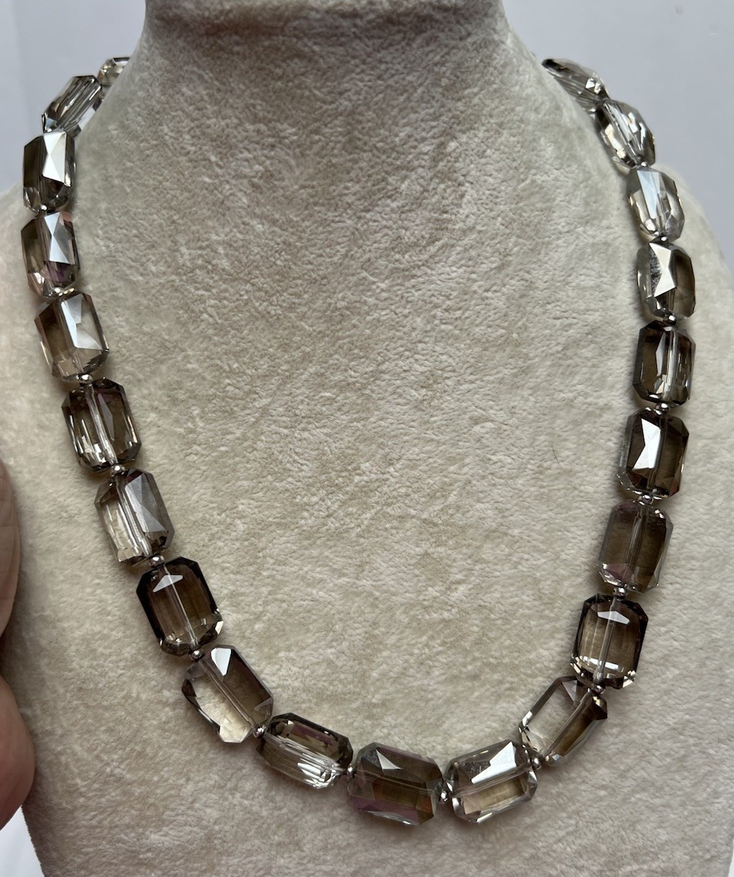 Vintage Smoky Glass Emerald Shaped Bead Necklace Magnetic Closure Heavy 18” Vintage Smoky Glass Emerald Shaped Bead Necklace Magnetic Closure Heavy 18”