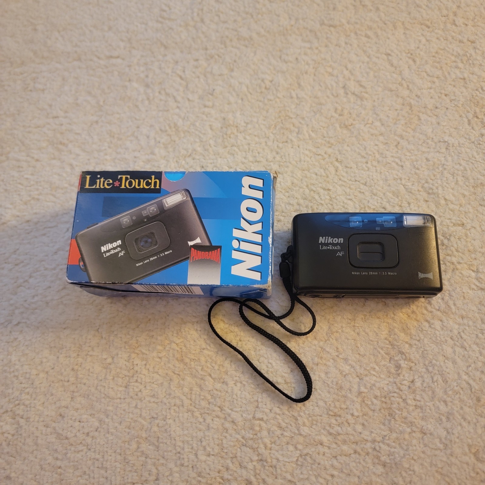Nikon AF600 / Lite Touch AF Panorama Compact Film Camera 28mm 3.5 - TESTED Box Nikon AF600 / Lite Touch AF Panorama Compact Film Camera 28mm 3.5 - TESTED Box