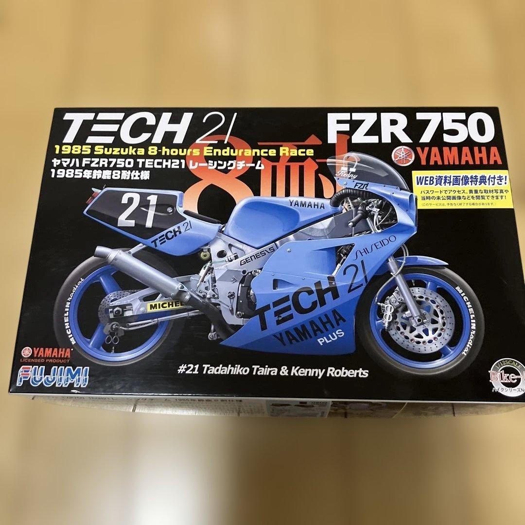 Fujimi 1/12 Yamaha FZR750 TECH21 1985 Suzuka 8H Taira Roberts Plastic Model Kit