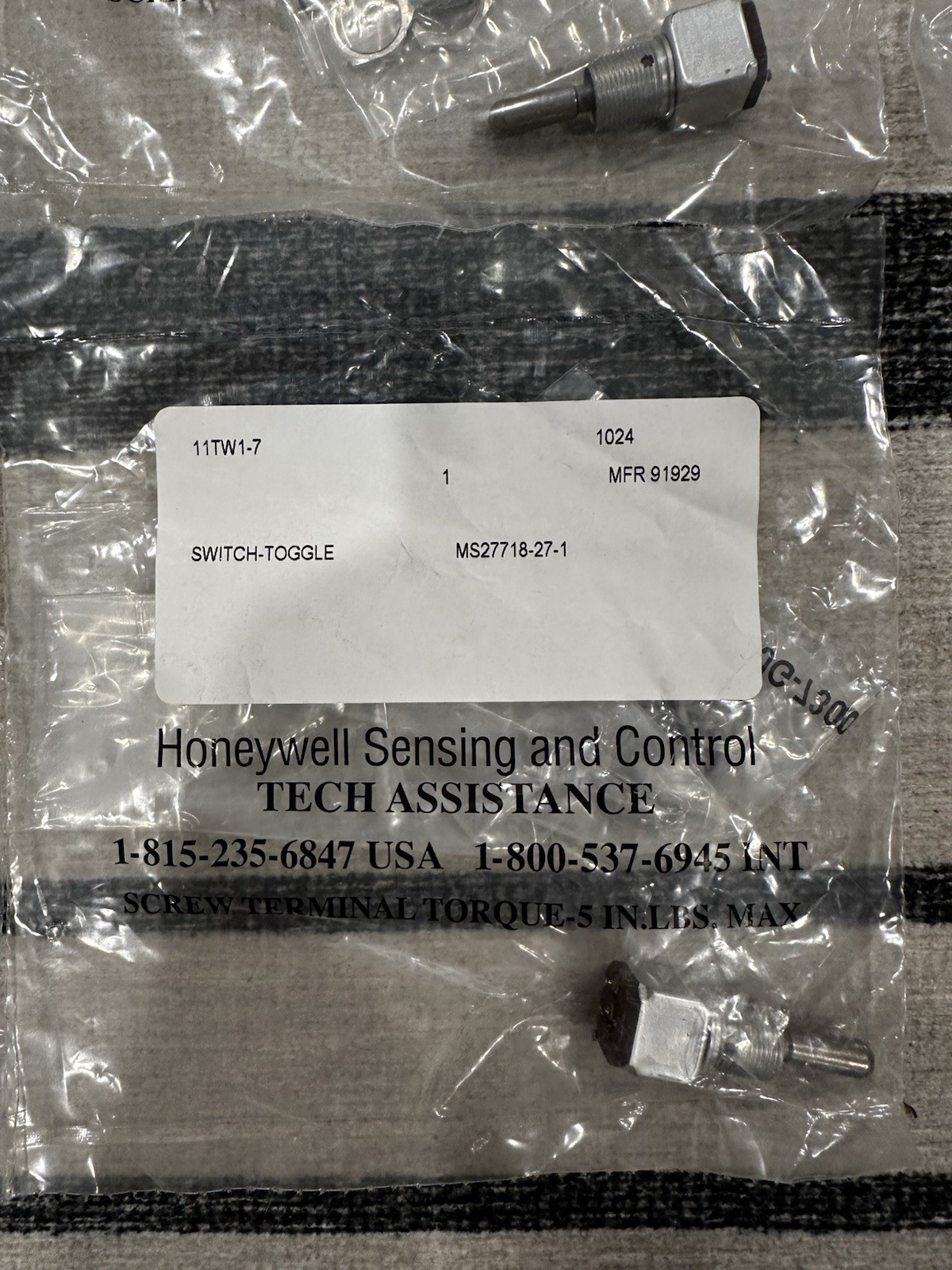Honeywell MicroSwitch Toggle Switch 11TW1-7 | MS27718-27-1 | Mil-Spec