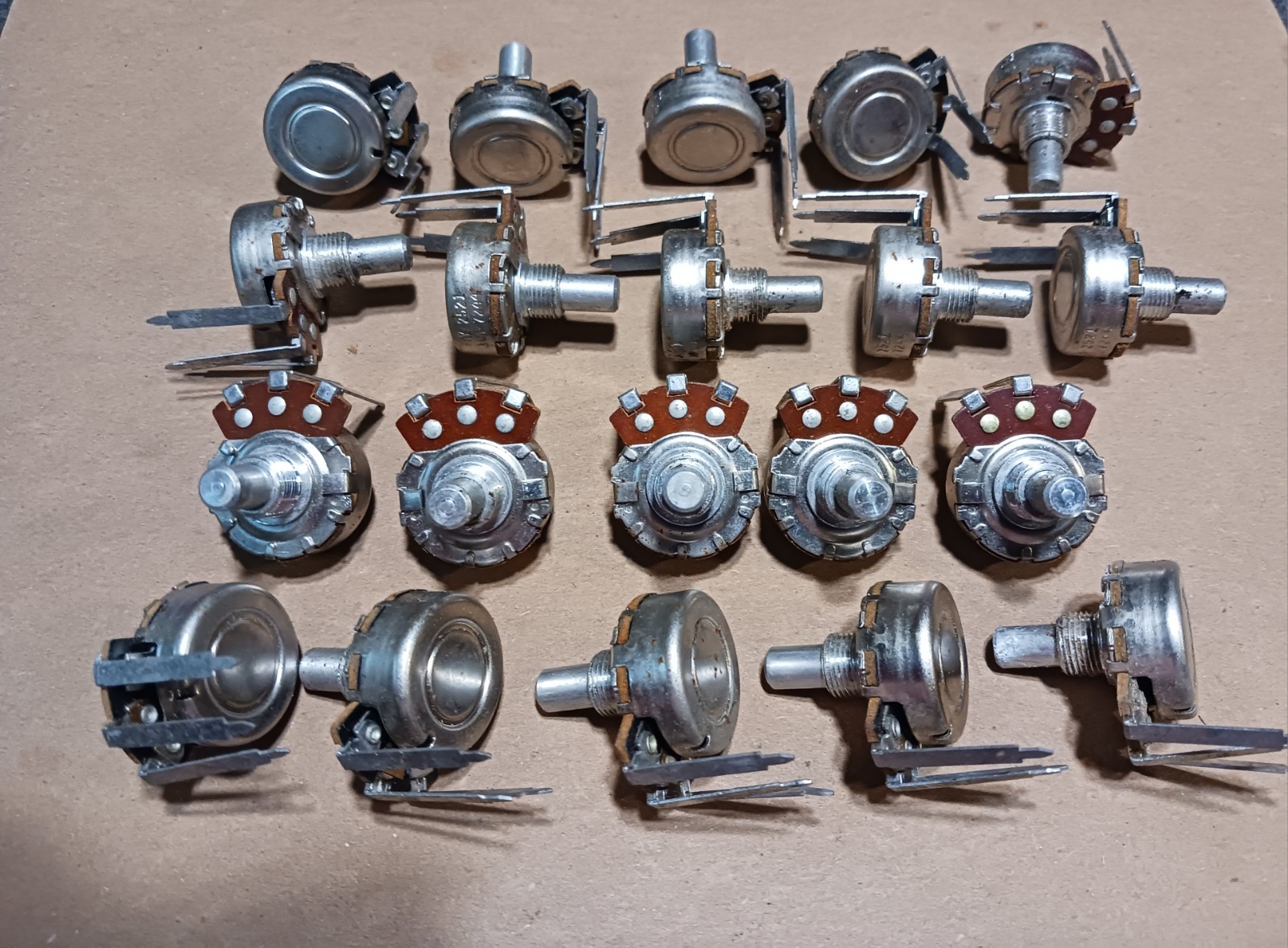Lot Of 20 VINTAGE 1974 Stackpole Guitar Amplifier Potentiometer Fender Gibson Lot Of 20 VINTAGE 1974 Stackpole Guitar Amplifier Potentiometer Fender Gibson
