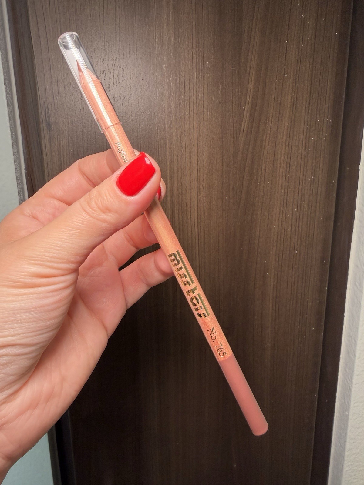 Miss Tais Original Lip Pencil # 765 Warm Brown New Miss Tais Original Lip Pencil # 765 Warm Brown New