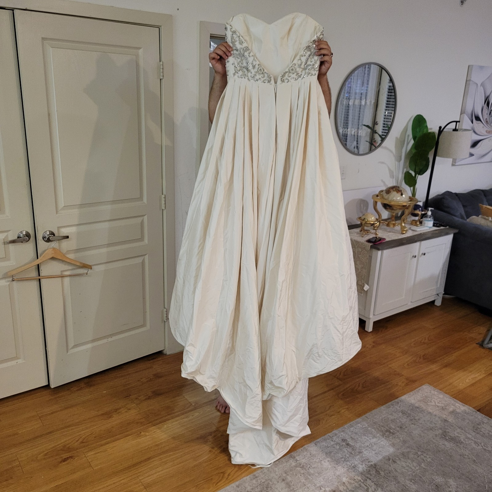 Amazing Couture Dupioni Silk Paloma Blanca Wedding Dress MAKE AN OFFER Amazing Couture Dupioni Silk Paloma Blanca Wedding Dress MAKE AN OFFER