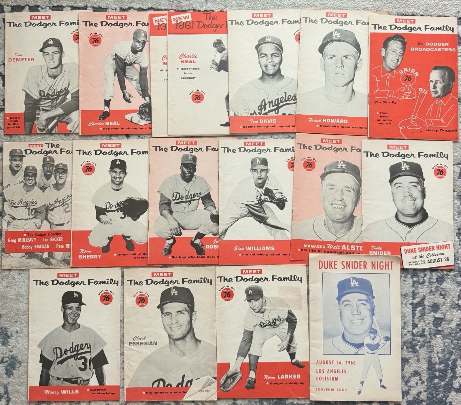 1961 UNION OIL 76 “MEET THE DODGER FAMILY”- 17 Booklets - VIN SCULLY DUKE SNIDER 1961 UNION OIL 76 “MEET THE DODGER FAMILY”- 17 Booklets - VIN SCULLY DUKE SNIDER