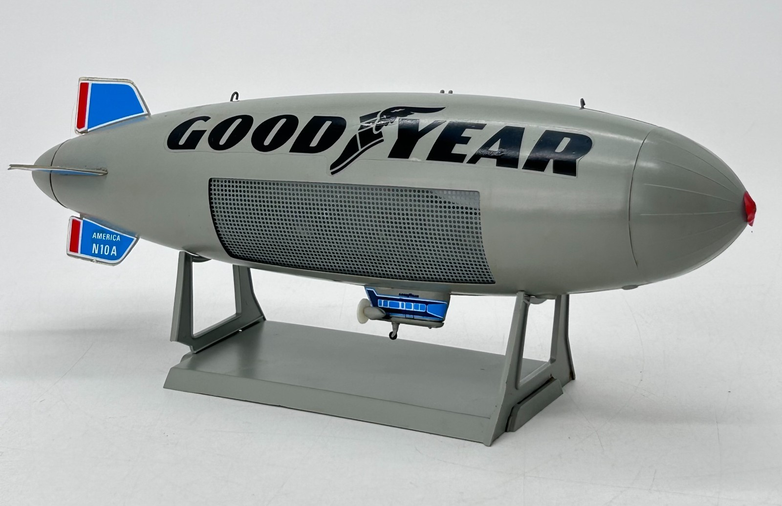 Revell 1975 Goodyear Blimp America N10A Assembled Model 13.5\