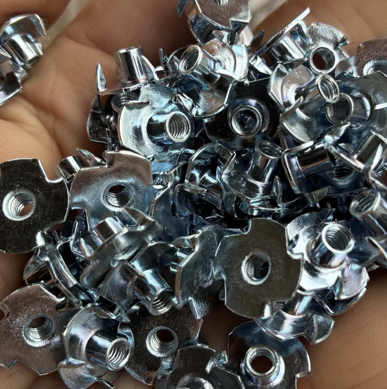 125 Count M4 7MM  Metric T Nut Steel Zinc Plated Tee Nuts 4 Prong