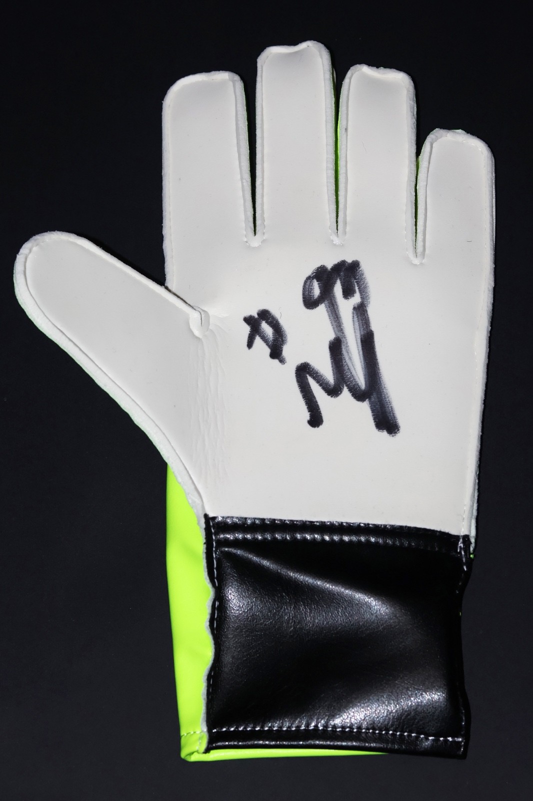 MATT FREESE Signed ADIDAS GOALIE GLOVE World Cup USMNT USA + Proof Goalkeeper MATT FREESE Signed ADIDAS GOALIE GLOVE World Cup USMNT USA + Proof Goalkeeper