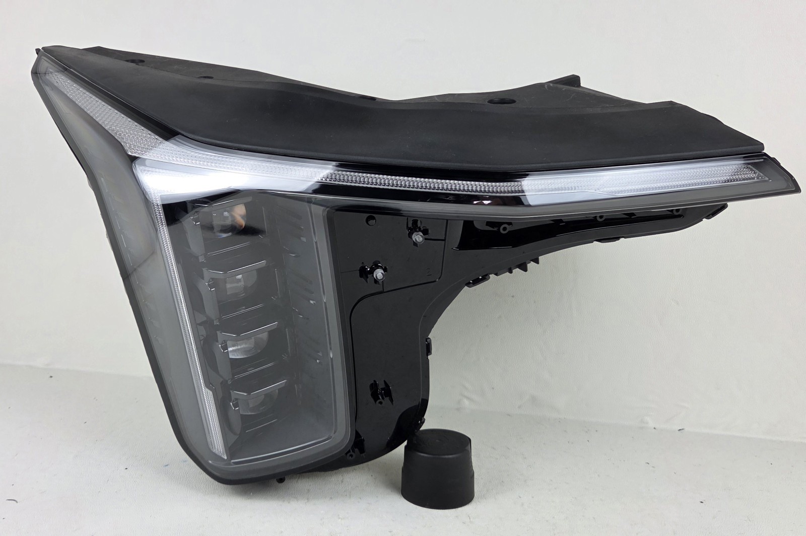 OEM 2024-2026 Kia Sorento Right Passenger Side LED Headlight 92102-R5600
