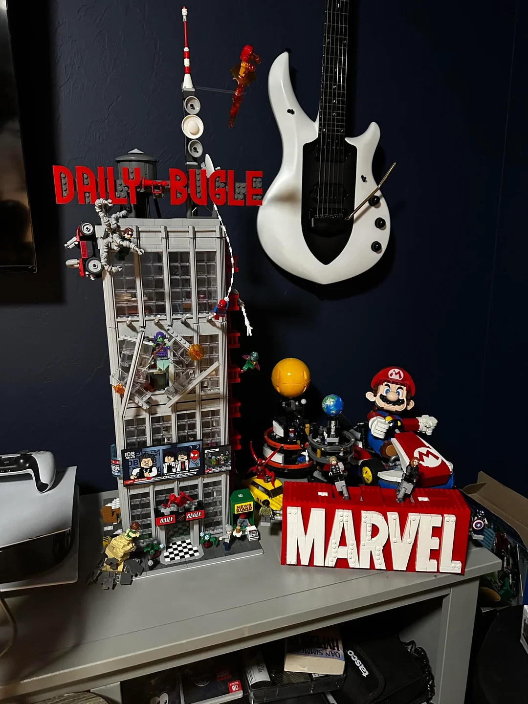 Custom Marvel: The Daily Bugle 3772Pcs W/ 25 Figures (Description BELOW)