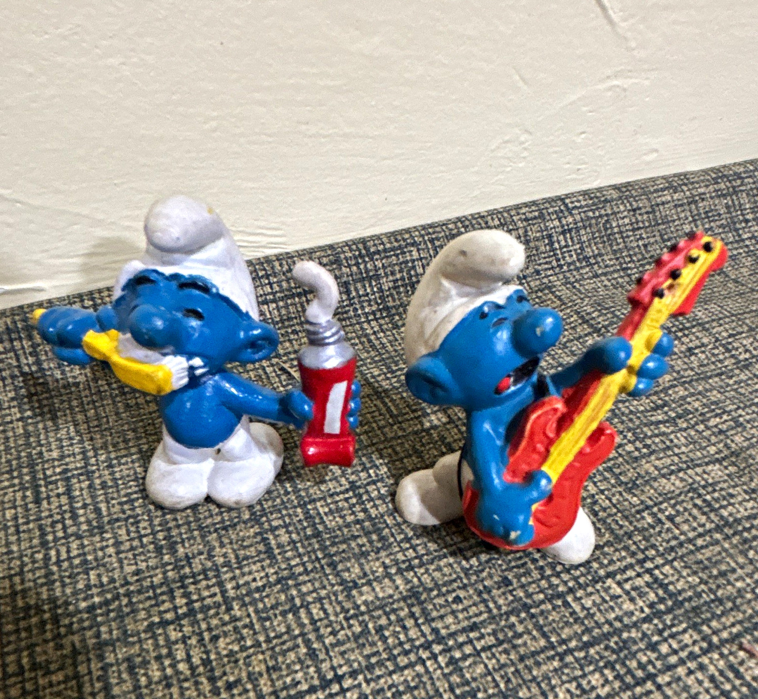 The Smurfs Plastic Smurf Figure Set of 2 Blue Figurines w/ Guitar and tooth bru