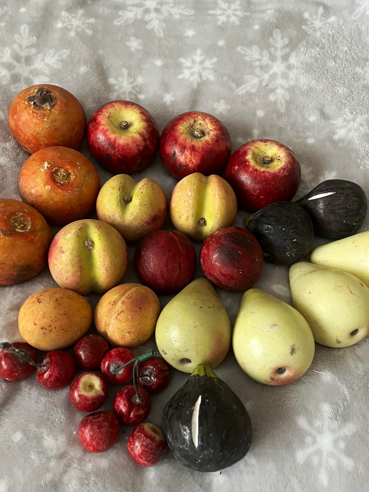 Vintage Italian Carved Alabaster Marble Stone Fruit Vintage Italian Carved Alabaster Marble Stone Fruit