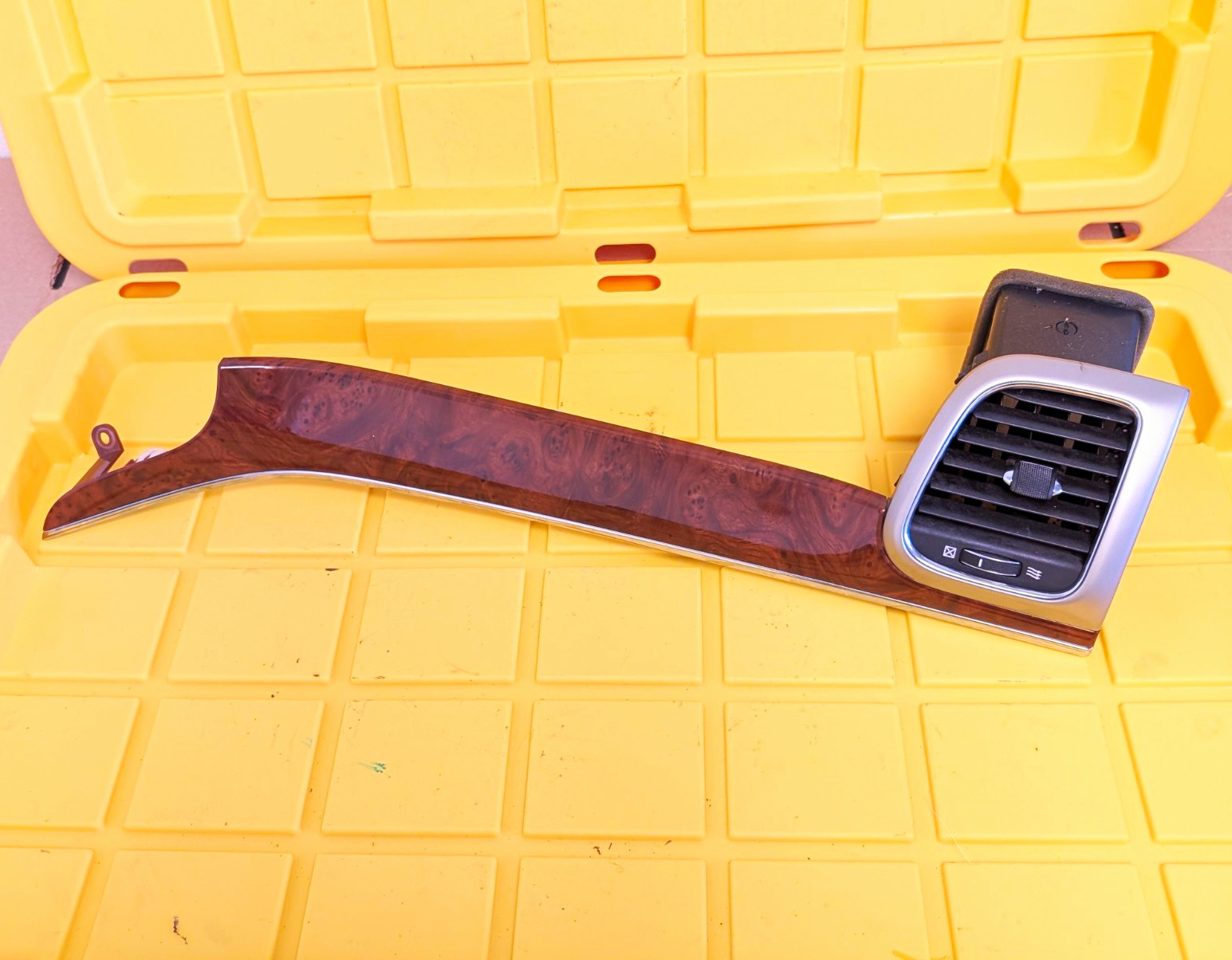✅ 2011-2013 Jeep Grand Cherokee Overland Passenger Real Dark Wood Trim Air Vent