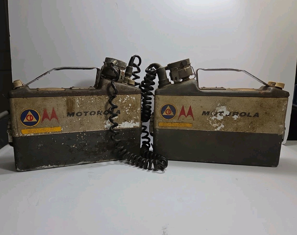 (2) Vintage Motorola HANDIE-TALKIE FM Radiophone H23BAC-1131AM-SP1 (2) Vintage Motorola HANDIE-TALKIE FM Radiophone H23BAC-1131AM-SP1